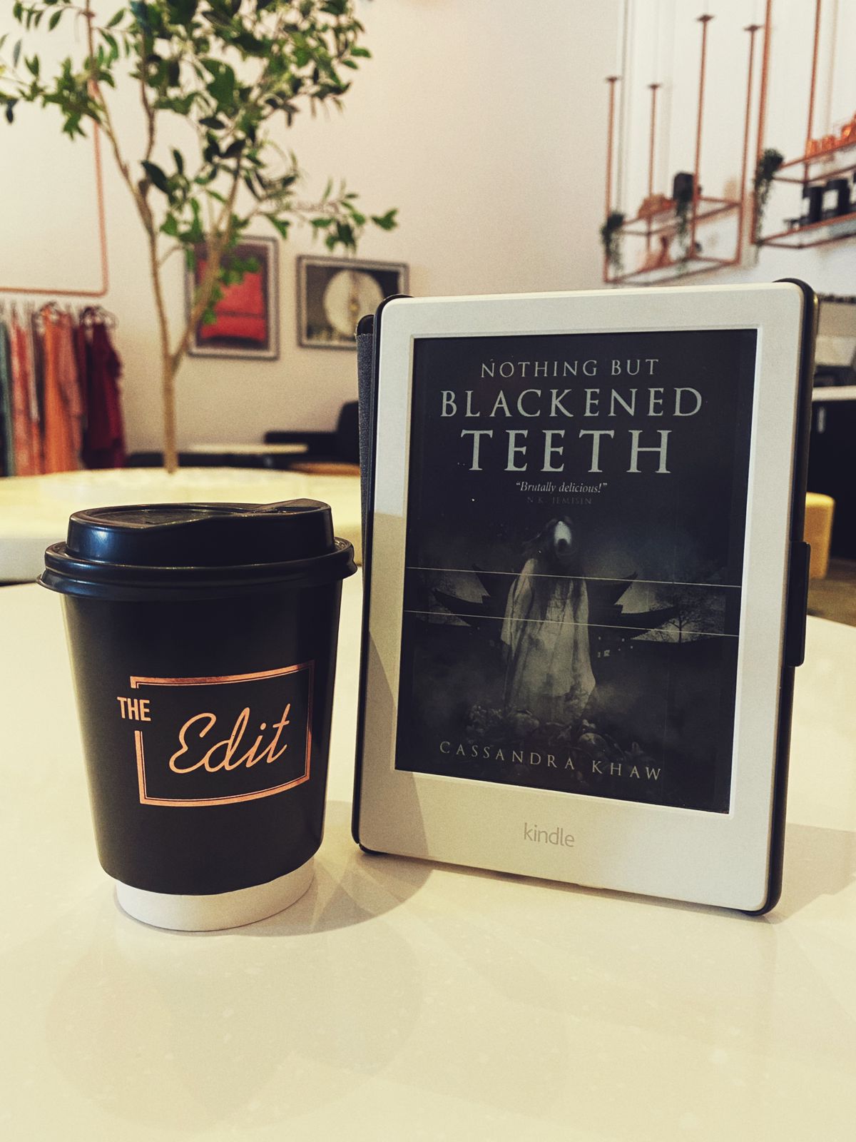 Nothing but blackened teeth by Cassandra Khaw - A book review